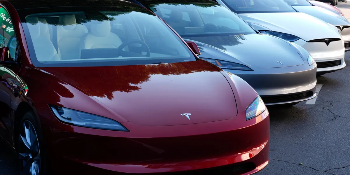 Tesla-salget i EU halvert i årets to første måneder