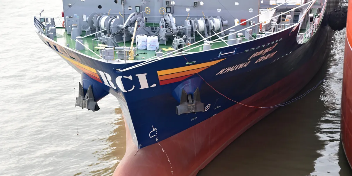 Regional Container Lines splashes out $370m on container ship ...