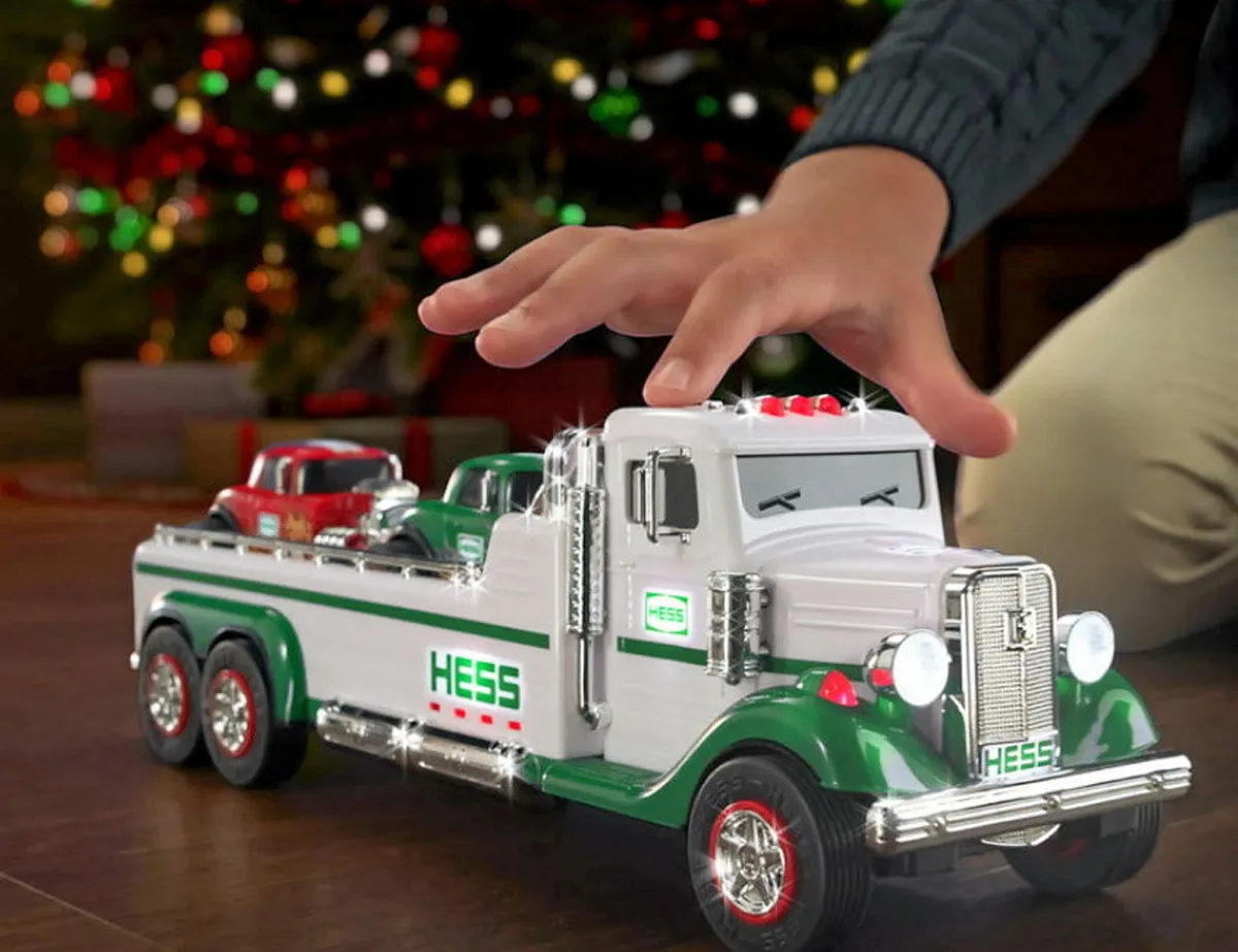 Christmas hess hotsell truck 2018