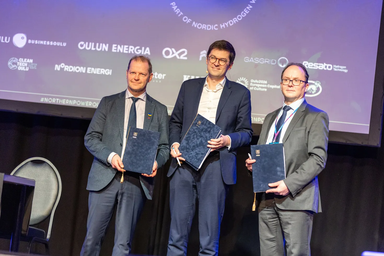 L-R: Ari Alatossava, mayor of Oulu, Antoine Huard, CEO of Verso Energy and Marko Mykkänen, CEO, Port Of Oulu.