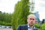 Vi er slitne nå, slitne av det vi opplever som motarbeiding fra sentralt hold, enten det er fra byråkratiet, professoralt ekspert-velde eller nasjonale politikere, skriver Helge Singelstad, styrets leder i Austevoll Seafood ASA.