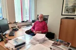 Ole Laurits Haugen (Ap) er ordfører på Hitra. Her avbildet på sitt kontor på rådhuset på kommunesenteret Fillan