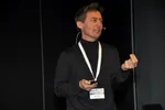 Professor Ragnar Tveterås ved Universitetet i Stavanger tror motivasjonen for å flytte overskudd internt i selskapene absolutt er tilstede med en skattesats på 35 prosent.