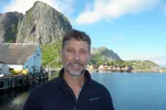 Den amerikanske oppdretteren Rob Young i Riverence har besøkt Lofoten tre ganger, her på Reine.