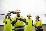 Crown Prince Haakon of Norway connecting two cables to mark the official opening of the Hywind Tampen wind farm. To his left, Norwegian prime minister Jonas Gahr Støre and Equinor’s vice president for Renewables in Norway, Siri Espedal Kindem.