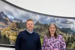 Christian Vik i Akvahub og rektor ved Dale videregående skole, Gro Fivelsdal.