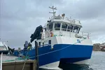Den ene kranen på servicebåten «Frøy Storm» knakk under løfting av en bunnring tidligere i år. – Vi må lære av våre feil, sier rederiet.