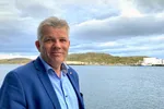 Fiskeri- og havminister Bjørnar Skjæran (Ap) kom i dag med avklaringer rundt reglene for havbruk til havs.