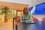 Kathleen Mathisen skriver faste arbeidslivskommentarer for Intrafish. Her avbildet i kontorene hos Grieg Seafood i Bergen, hvor hun jobber med HR.
