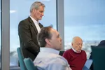 Hverken tidligere styreleder Odd Reidar Øie (i rød genser) eller tidligere toppsjef Harry Bøe (foran) har godtatt budet fra Salmar.