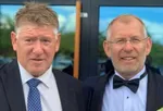 Brødrene Mons Eivind (t.v.) og Ole Morten Troland i Troland Lakseoppdrett.
