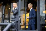 Trygve Slagsvold Vedum og Jonas Gahr Støre legger frem skatteforslaget på Blaafarveværket i fjor