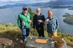 Gerhard Alsaker, Stig Bareksten og Arne Hjeltnes under innspillingen av tv-serien «People of the North»