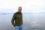 Sondre Eide i Eide Fjordbruk, her fotografert i forbindelse med avdukingen av Salmon Eye.