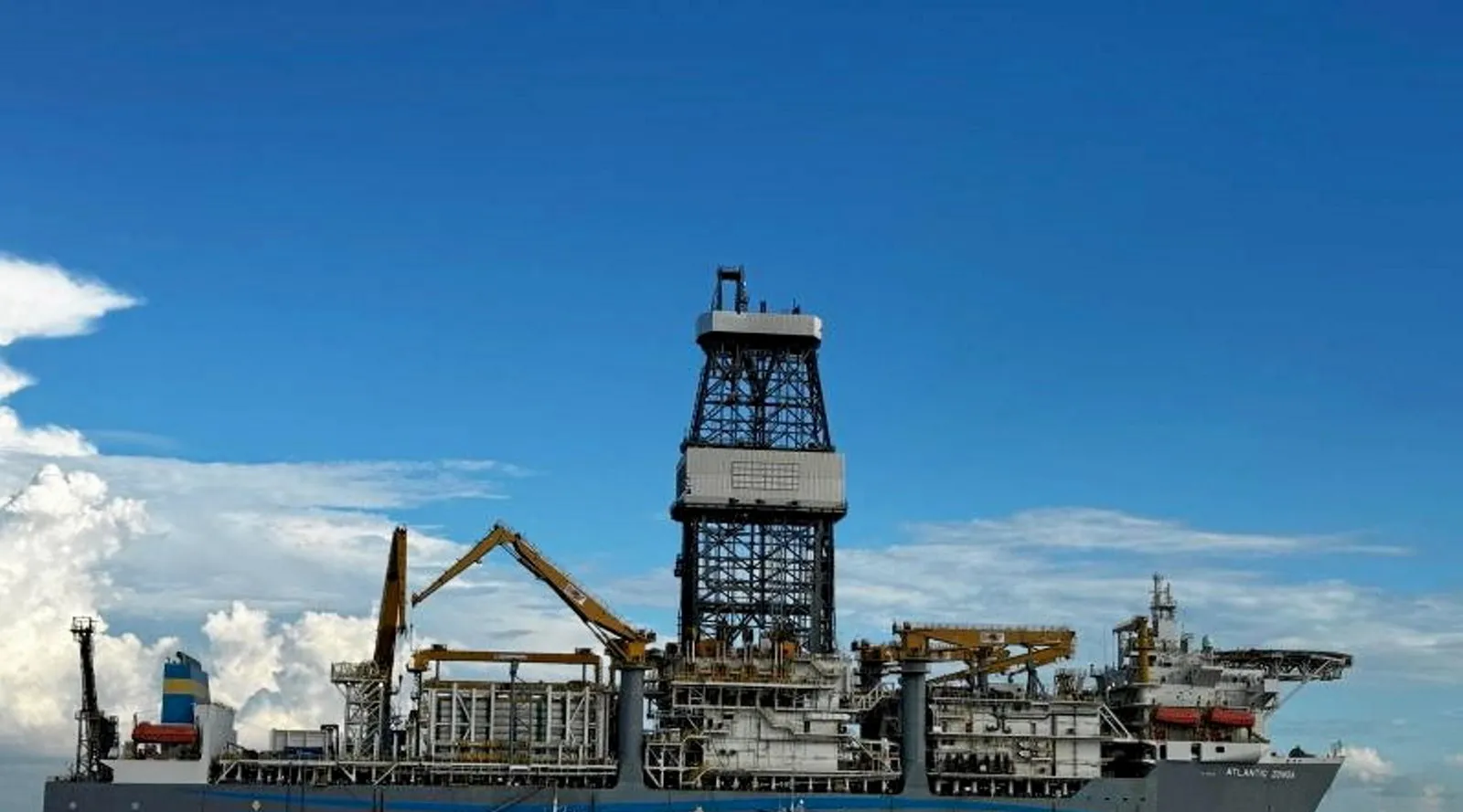 MaritimePhoto1 | “JSD6000” Heavy lift pipelay vessel
