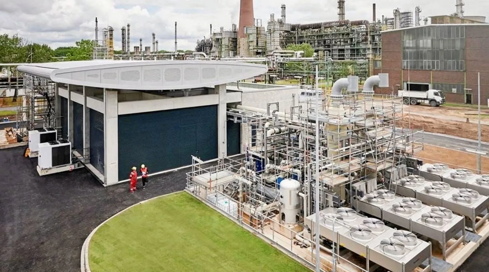 Linde to build 100 MW green hydrogen plant for Shell REFHYNE II