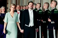 Innlegget som ble slettet var skrevet av nåværende utviklingsminister Dag-Inge Ulstein og kona Ingjerd Mella Ulstein. Her er de på gallamiddag på slottet.