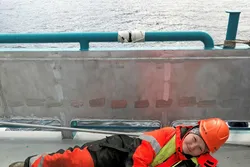 Sofie Urbrott Svendsen på jobb på anlegget Olderfjord i Hammerfest kommune.