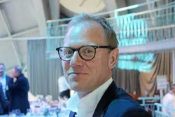Kristoffer Jordheim stiller spørsmål om hvor mange av landbasetselskapene det er som som er solide nok til å stå løpet ut.