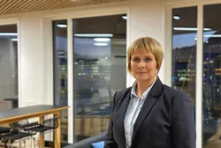 Aina Valland skal ha fast kontorplass og base i heimbyen Trondheim. Men nokre besøk på hovudkontoret til Lerøy i Bergen blir det innimellom.