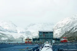 En lakselokalitet som tilhører Nova Austral. Det er midtvinters nå på den sørlige halvkule. Og kaldt også i media. Arkivfoto