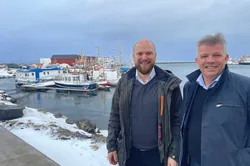 Stortingspolitikerne Willfred Nordlund (Sp) og Bjørnar Skjæran (Ap) var mandag morgen på Andenes for å overraske kommunestyret med prioritering i ny Nasjonal Transportplan.