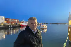 Fiskeri- og havminister Bjørnar Skjæran vil ikke innføre tidsbegrensing på eksisterende tillatelser.