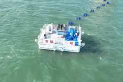 The floating platform in Xinghua Bay that is producing green hydrogen directly from seawater.